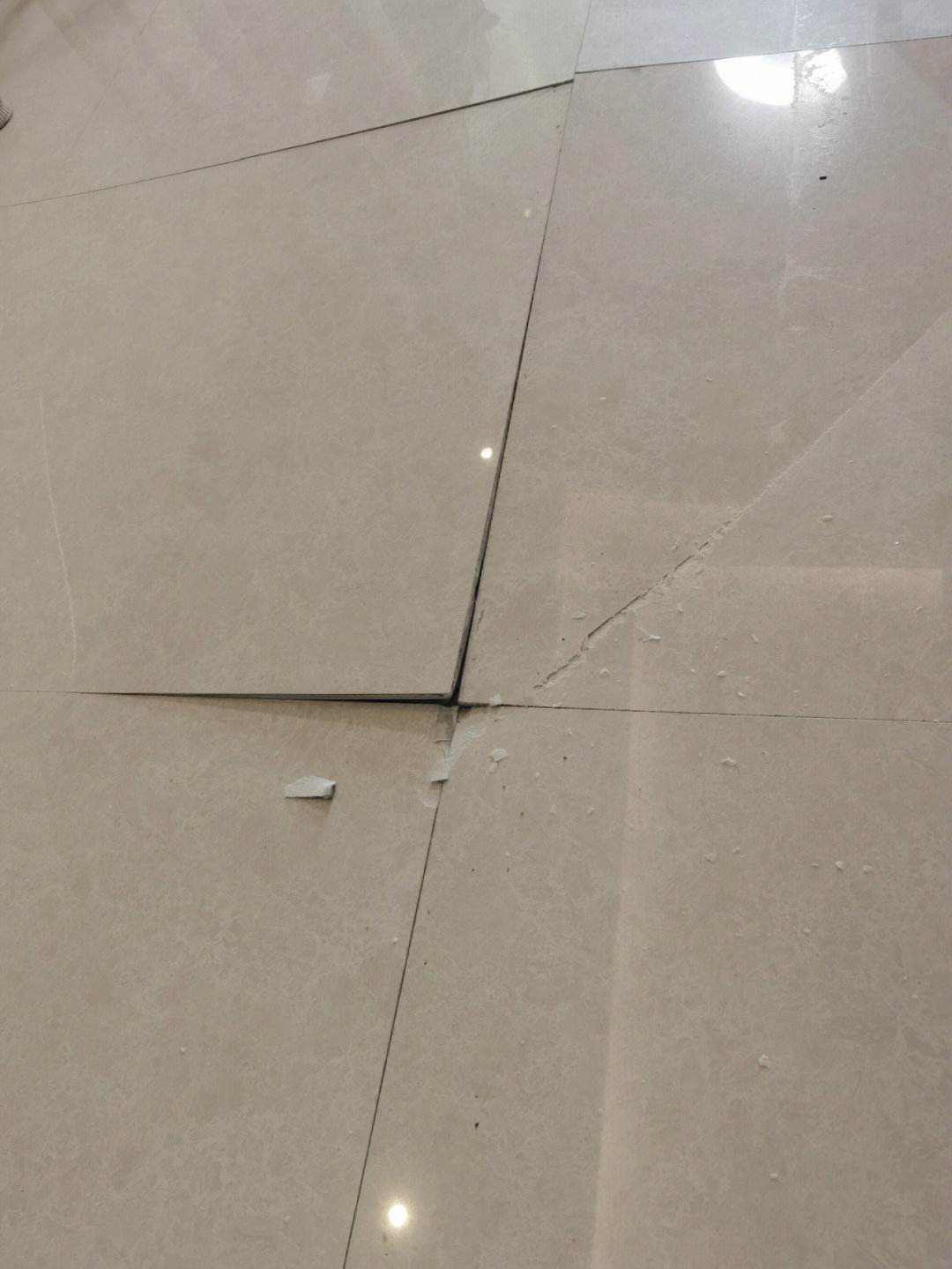 墙面砖开裂(墙砖开裂的补救措施)